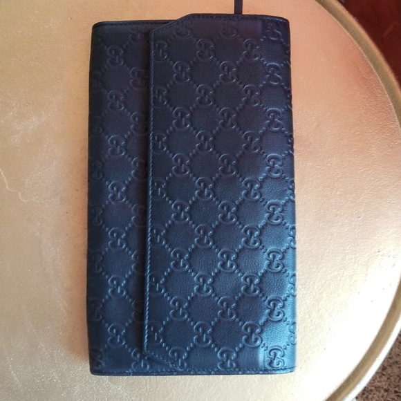 Authentic Gucci Voyager  clutch - Picture 7 of 11